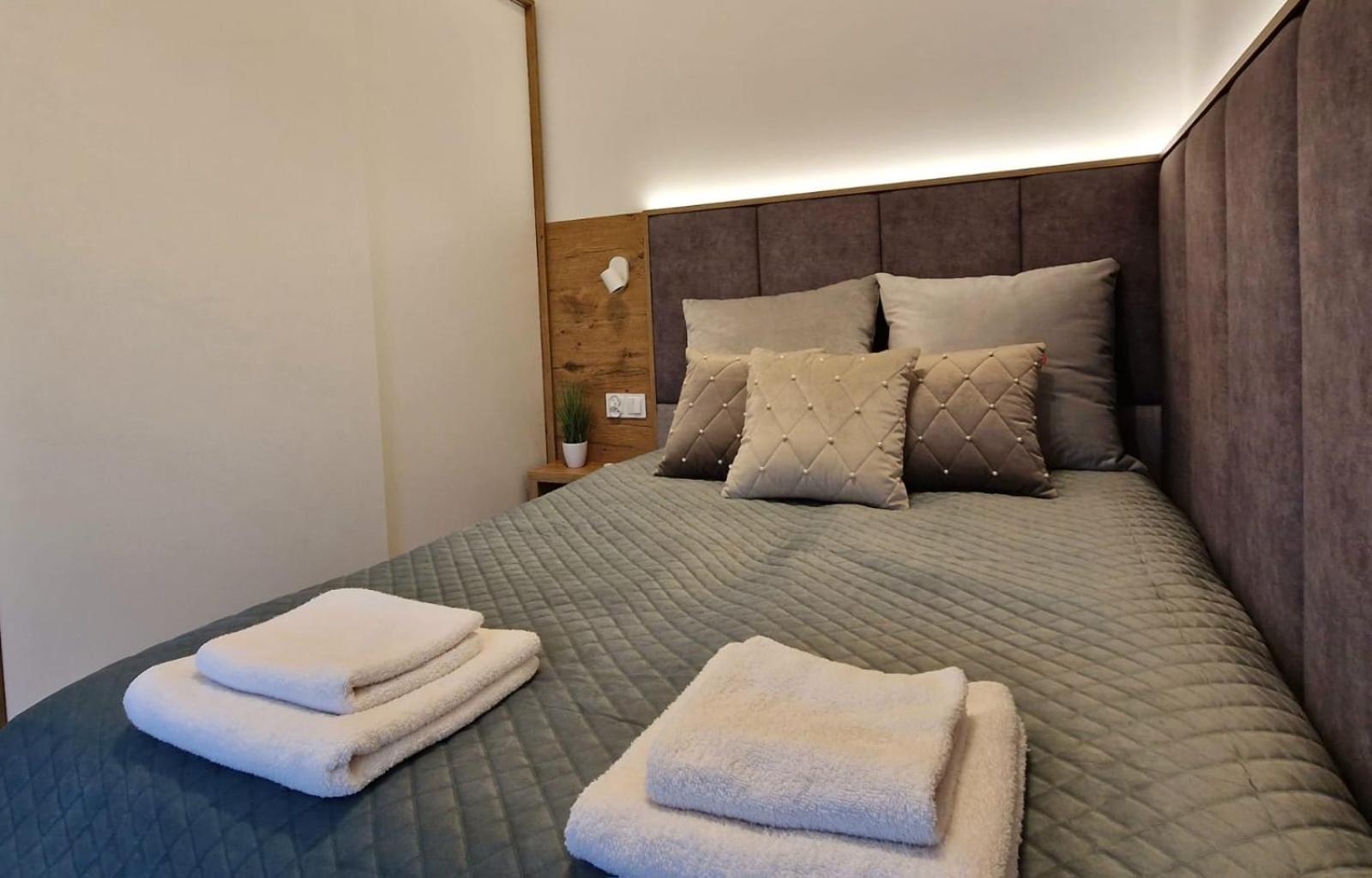 Nowe Domki Deluxe Z Widokiem Na Zatoke Z Basenem I Sauna Oslonino Exterior foto