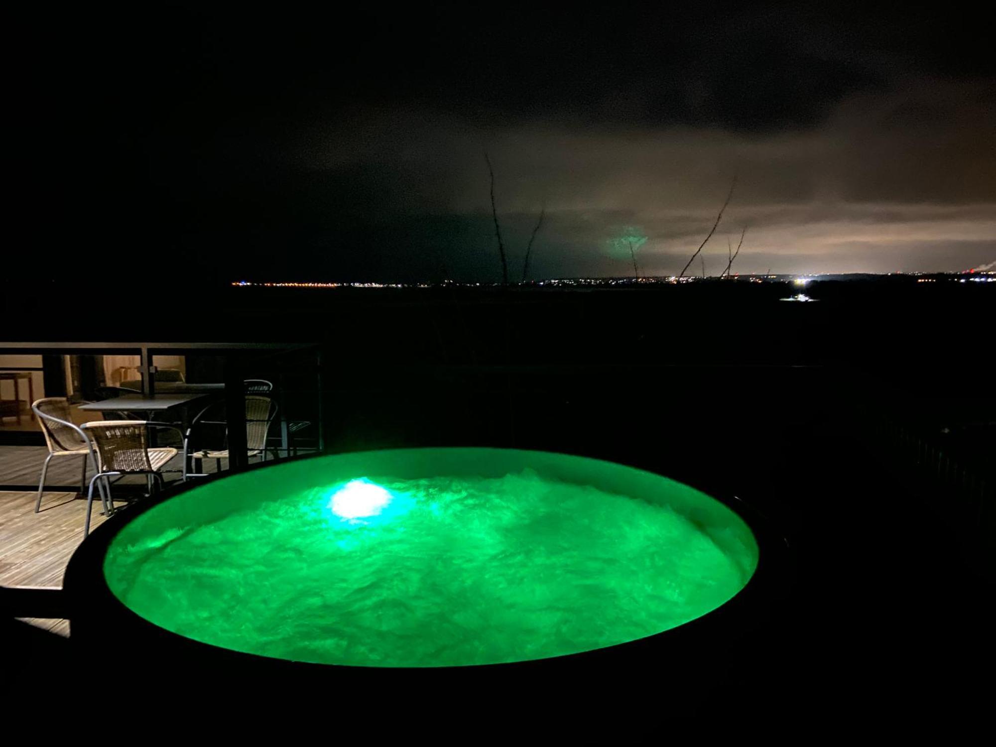 Nowe Domki Deluxe Z Widokiem Na Zatoke Z Basenem I Sauna Oslonino Exterior foto